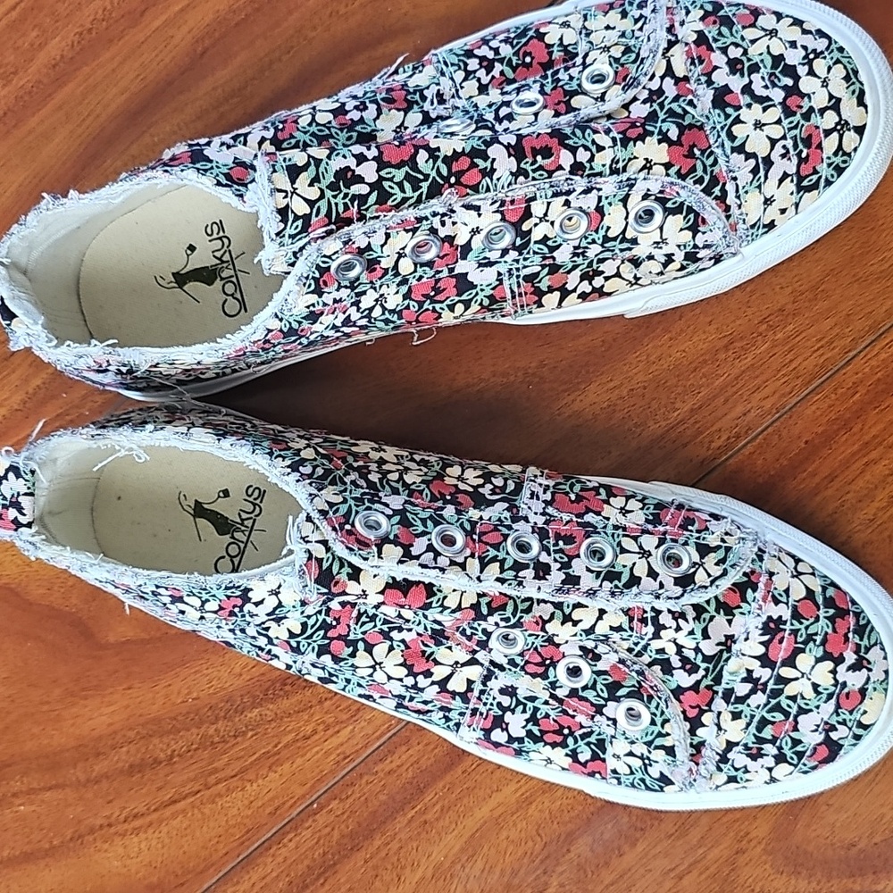 Corkys Floral Frayed Canvas Slip-On Sneakers Sz 8